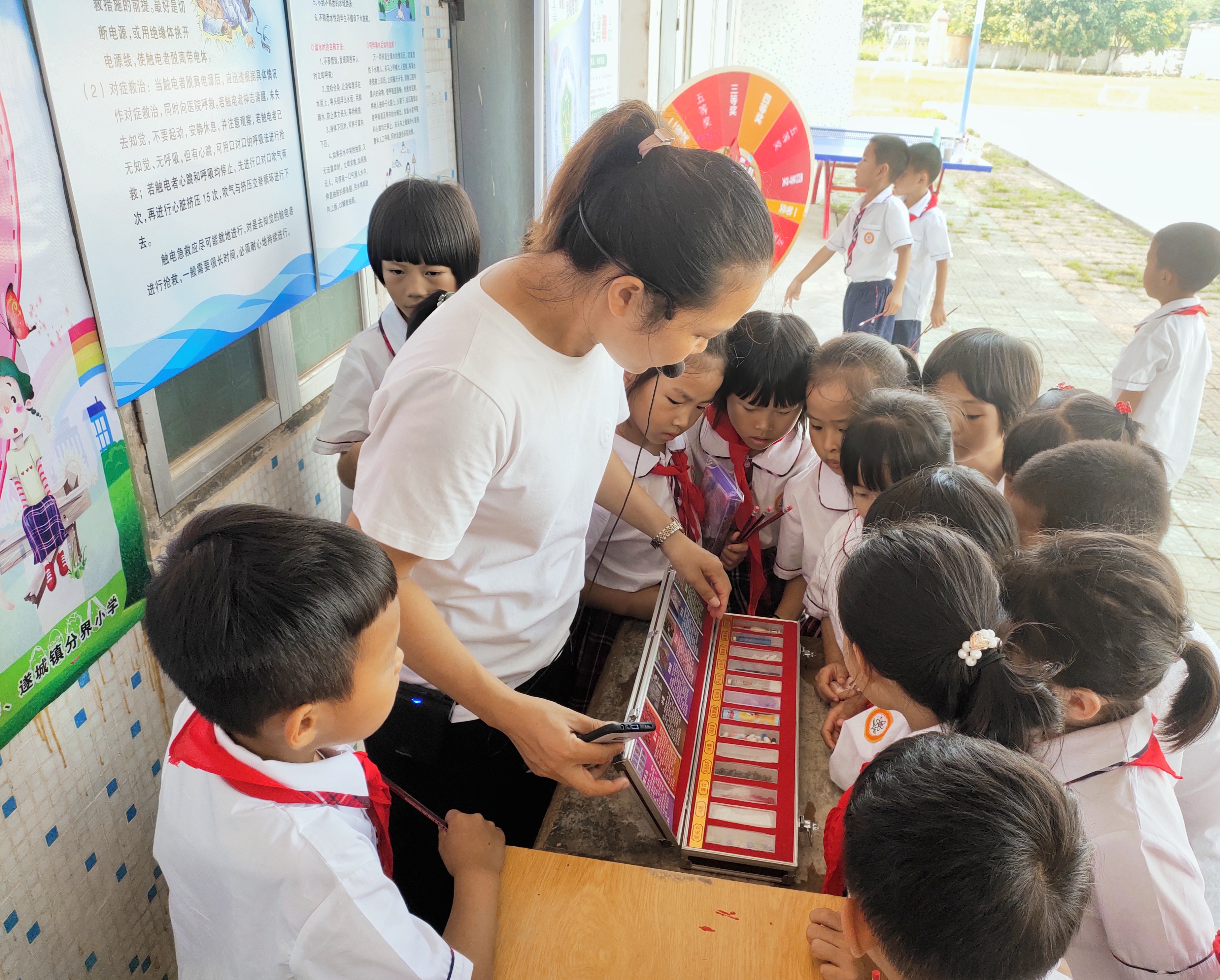 時間：2021年5月31日；地點：分界小學(xué)；主辦單位：團縣委；活動主題：遂溪縣2021年“慶六一 講安全”鄉(xiāng)村小學(xué)校園安全自護教育游園活動9.jpg