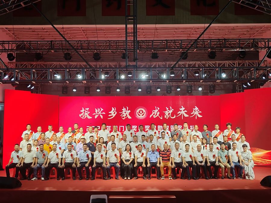 領(lǐng)導合照.jpg