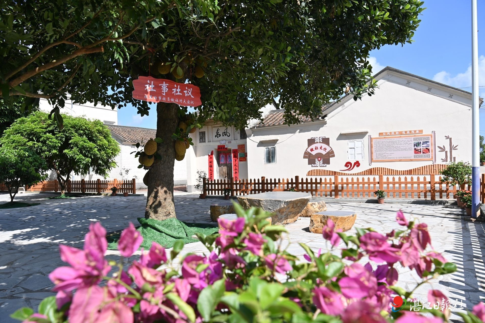 劉紅兵到遂溪縣宣講黨的二十屆三中全會精神并調(diào)研“美麗庭院”建設(shè)