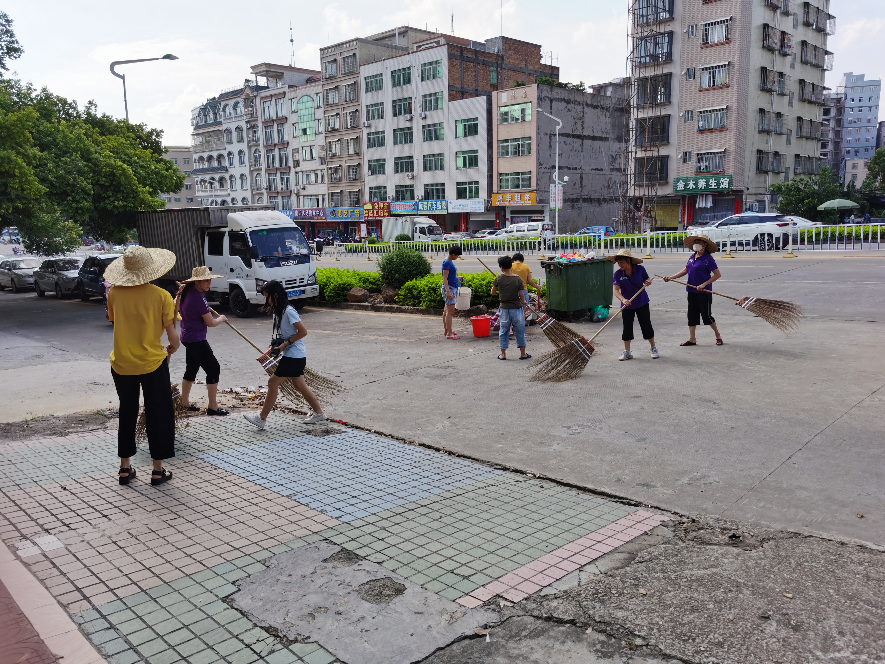 遂溪縣福利院開展愛國衛(wèi)生大行動.jpg