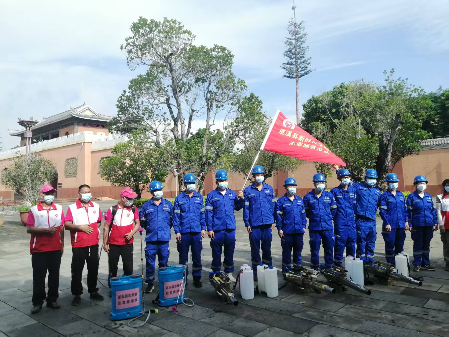 群防群控防疫情  齊心協(xié)力護(hù)健康丨遂溪縣開展防蚊滅蚊愛國(guó)衛(wèi)生...