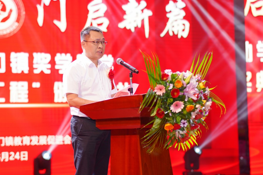 縣委常委、副縣長(zhǎng)朱銳發(fā)表講話.JPG