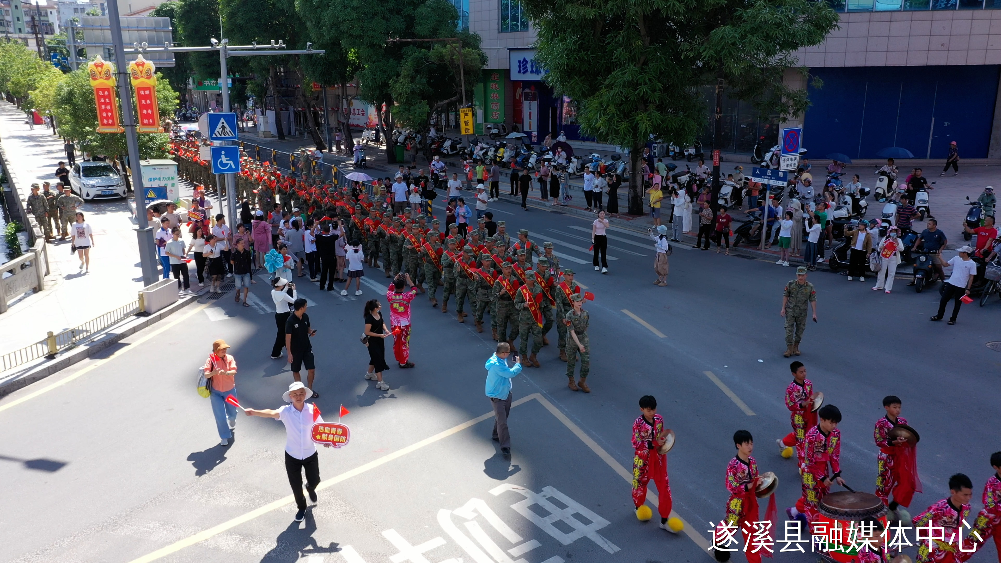 遂溪縣開展“學(xué)功臣·礪精兵·固國(guó)防”全民國(guó)防教育暨歡送入伍新兵系列活動(dòng)
