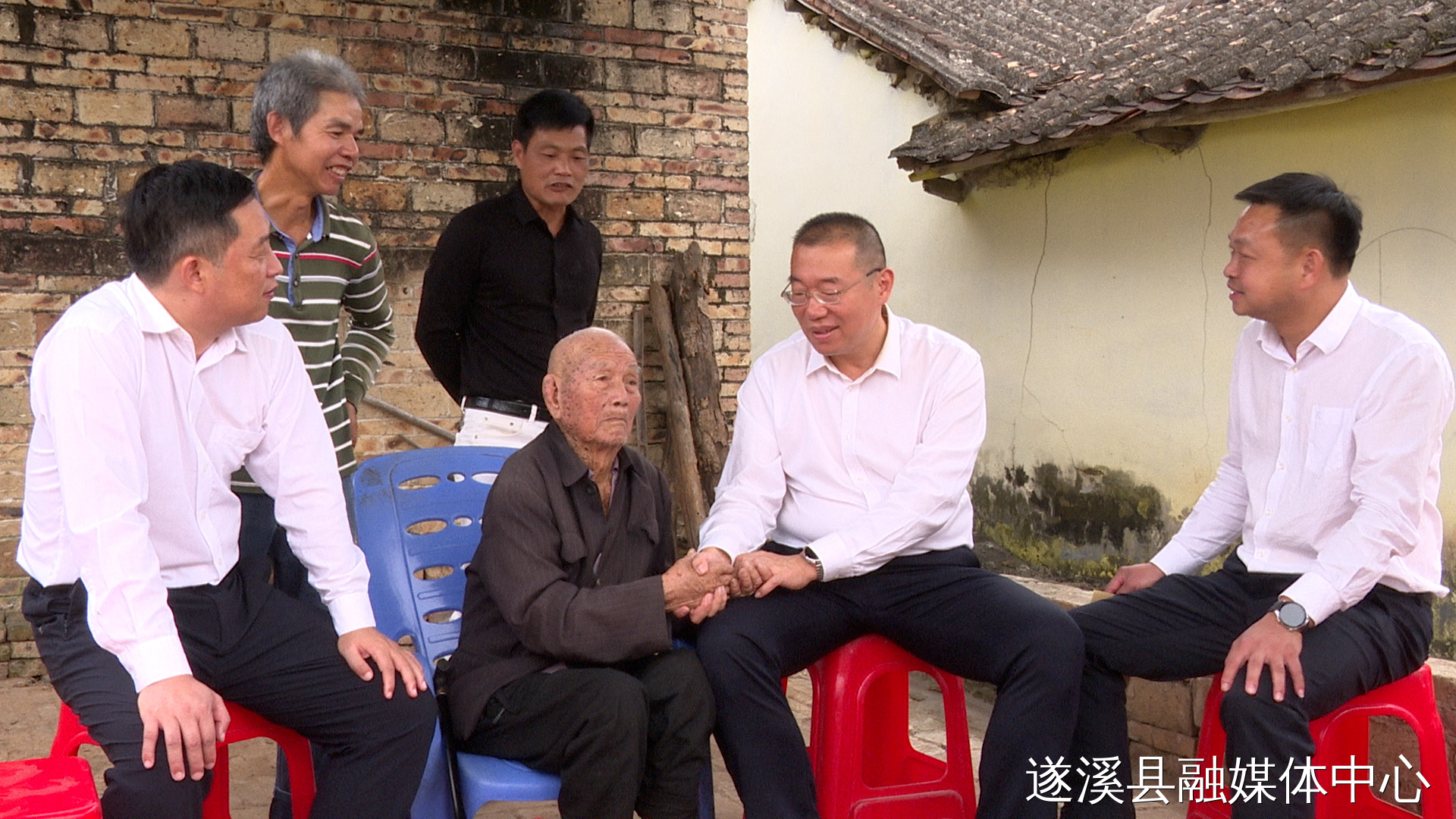 張洋率隊(duì)開展重陽節(jié)慰問百歲老人活動